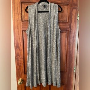 Women’s duster vest, size L